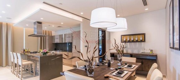 5 bedrooms Villa in Dubai, UAE No. 7675 13