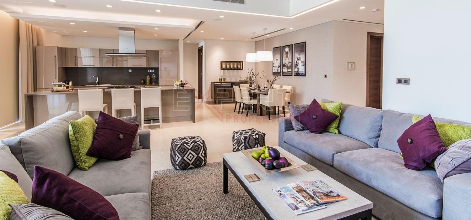 5 bedrooms Villa in Dubai, UAE No. 7675