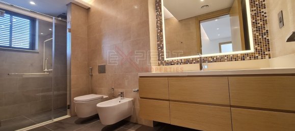 5 bedrooms Villa in Dubai, UAE No. 7675 9