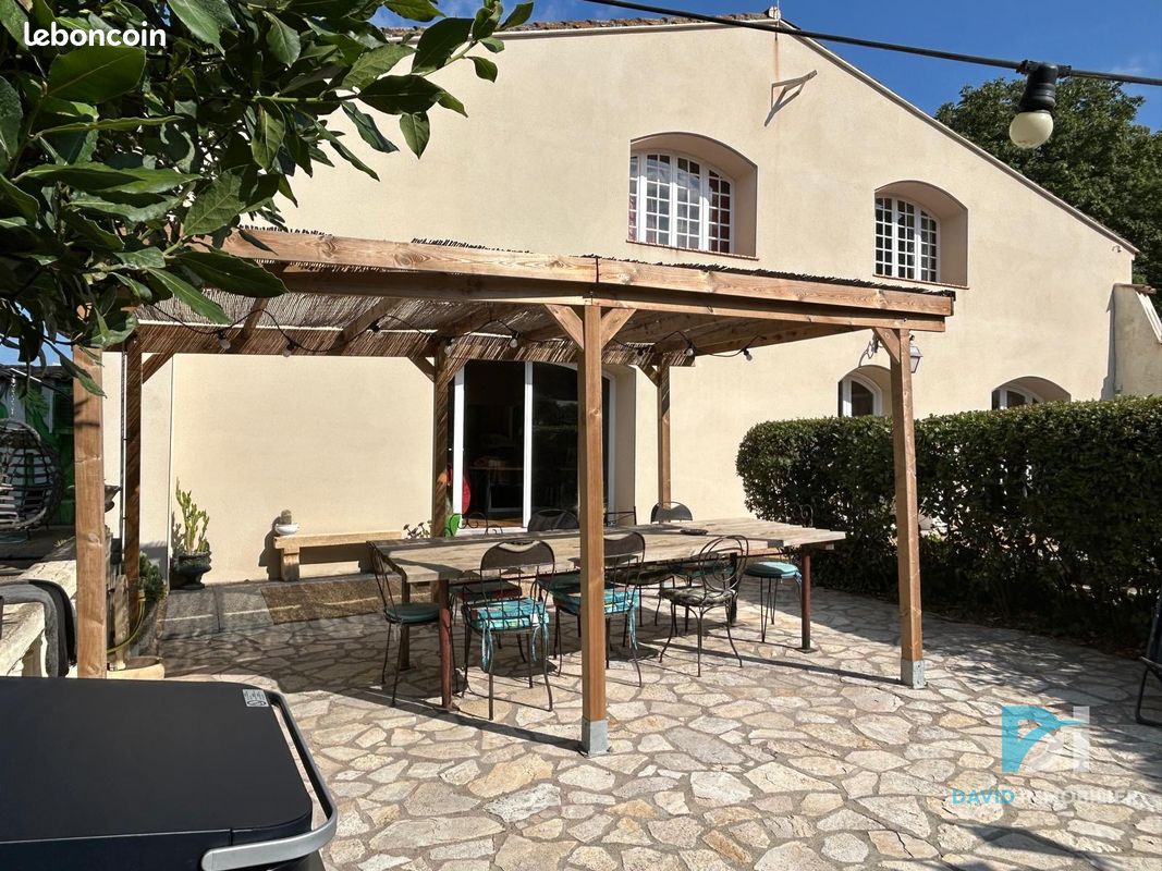 Casa de 3 dormitorios en Montblanc, France No. 286648