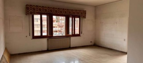 5 rooms Apartment in Empoli, Italy No. 78197 3