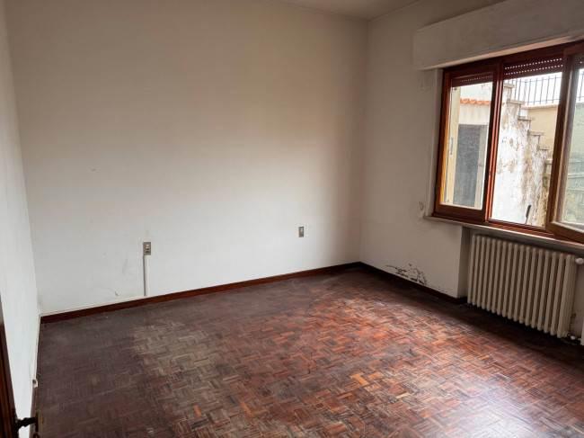 5 rooms Apartment in Empoli, Italy No. 78197