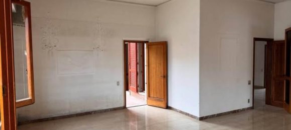 5 rooms Apartment in Empoli, Italy No. 78197 4