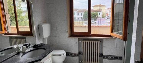 5 rooms Apartment in Empoli, Italy No. 78197 10