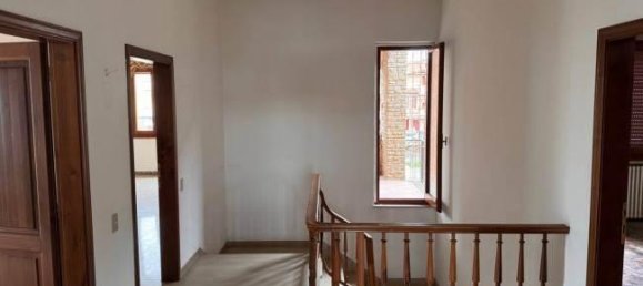 5 rooms Apartment in Empoli, Italy No. 78197 9