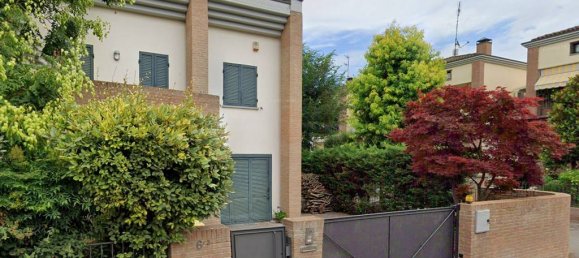 3 bedrooms Villa in Parma, Italy No. 330629 4