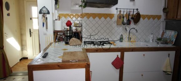 2 bedrooms House in Nimes, France No. 279177 3