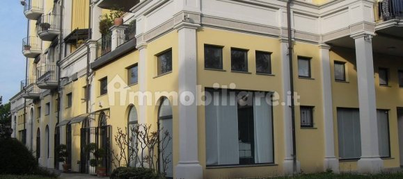 Oficina de 5 habitaciónes en Brescia, Italy No. 84442 3