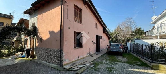 5 rooms House in Sant'Ilario d'Enza, Italy No. 22826 2