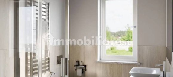 8 Schlafzimmer Villa in Tradate, Italy, Nr. 15353 7