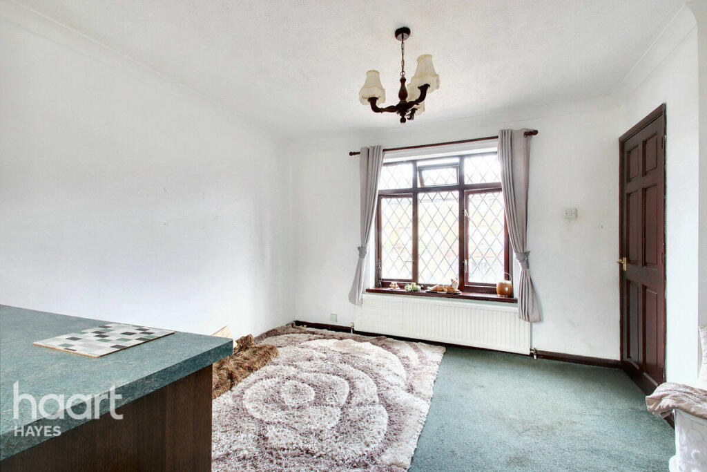 3 bedrooms House in Hayes, United Kingdom No. 5071