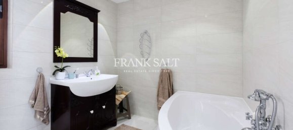 4 bedrooms Penthouse in Marsaxlokk, Malta No. 6270 12