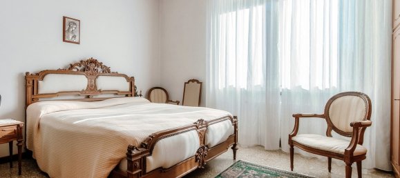 4 bedrooms House in Como, Italy No. 63935 11