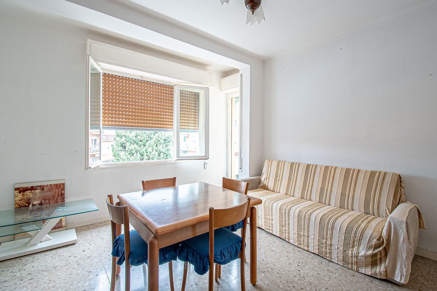 Квартира с 2 комнатами в Бордигера, Италия № 108649