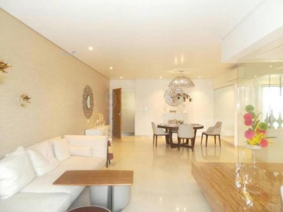 4 bedrooms House in Mumbai, India No. 18859