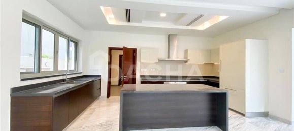 6 bedrooms Villa in Dubai, UAE No. 28029 2