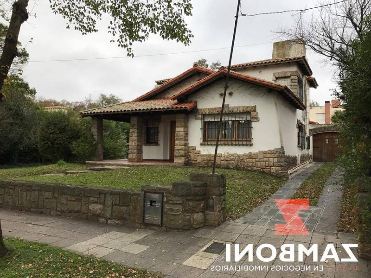 4 bedrooms House in Mar del Plata, Argentina No. 91602