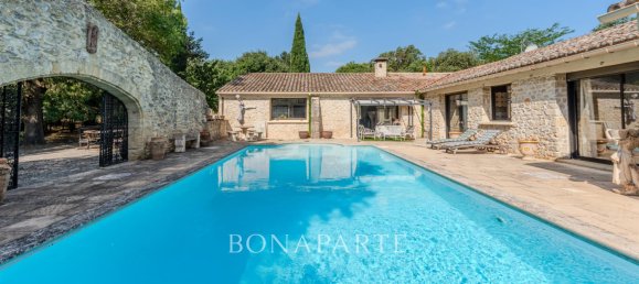 5 bedrooms House in Nimes, France No. 356252 5