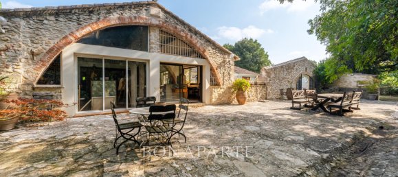 5 bedrooms House in Nimes, France No. 356252 4