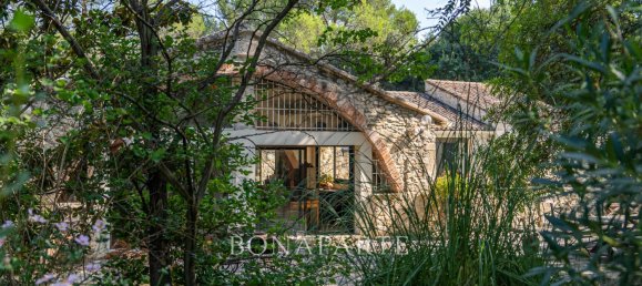 5 bedrooms House in Nimes, France No. 356252 6