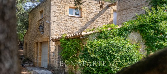 5 bedrooms House in Nimes, France No. 356252 9