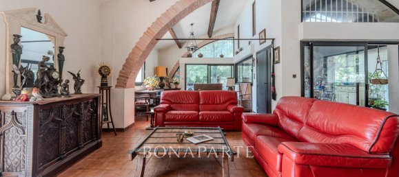 5 bedrooms House in Nimes, France No. 356252 10