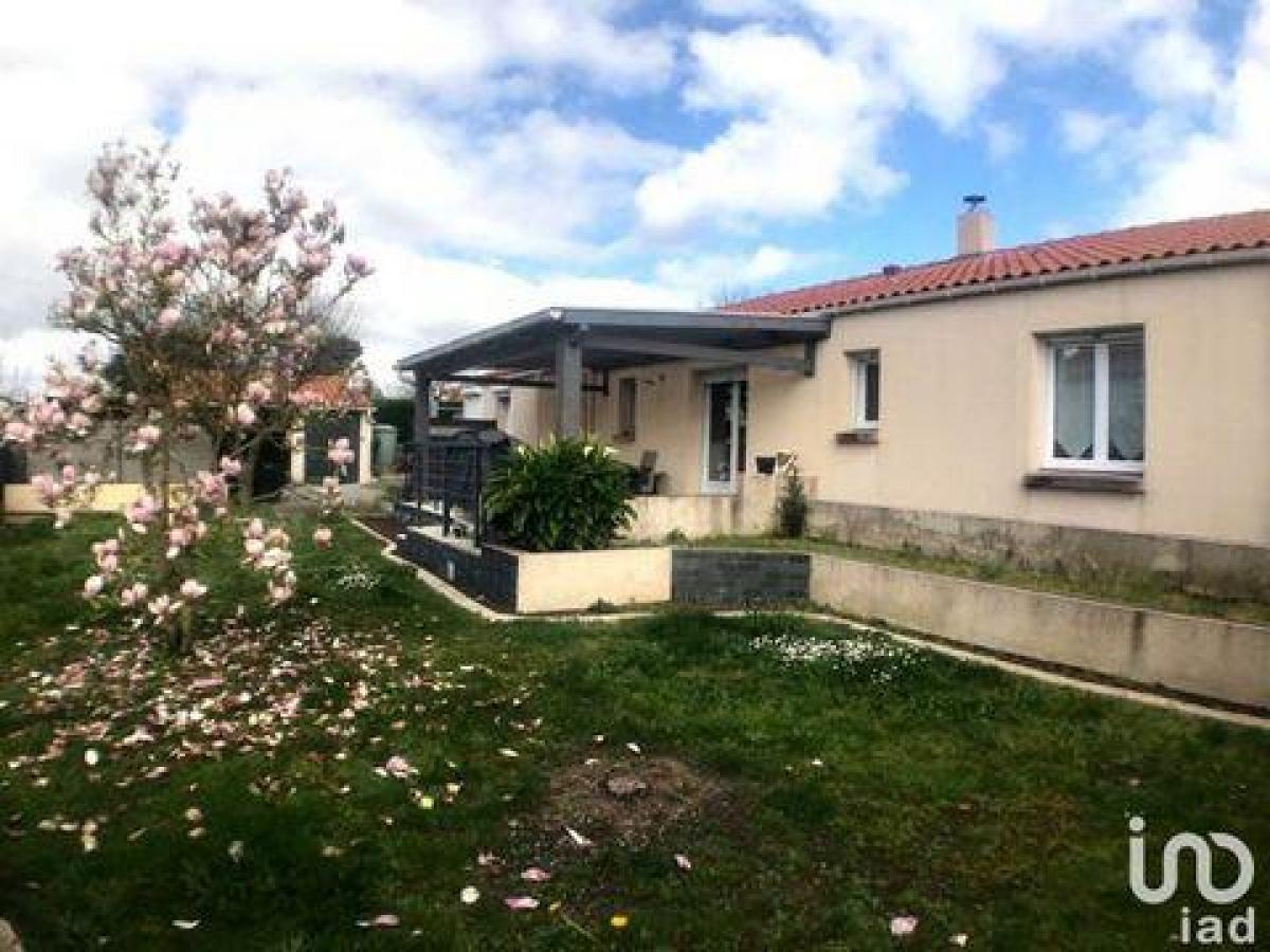 4 bedrooms House in Vallet, France No. 30896