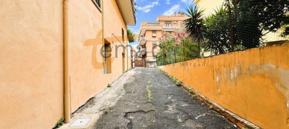  مرآب في Rome, Italy 13متر مربع رقم 34742 8