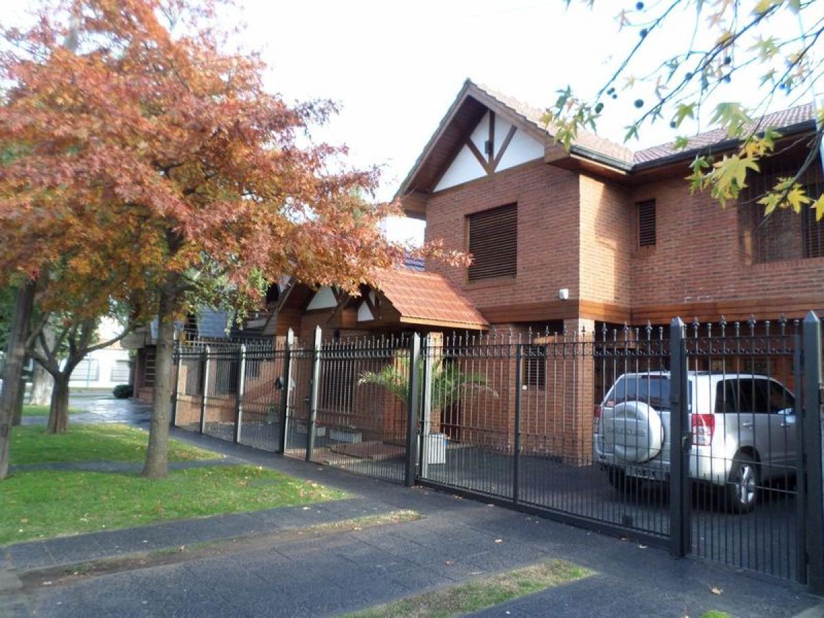 4 bedrooms House in Mar del Plata, Argentina No. 88084