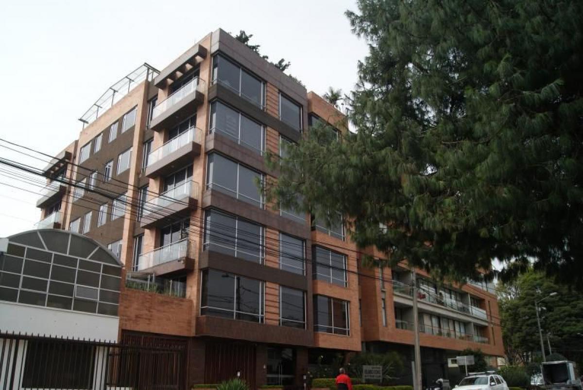 Casa de 3 dormitorios en Bogotá, Colombia No. 13819