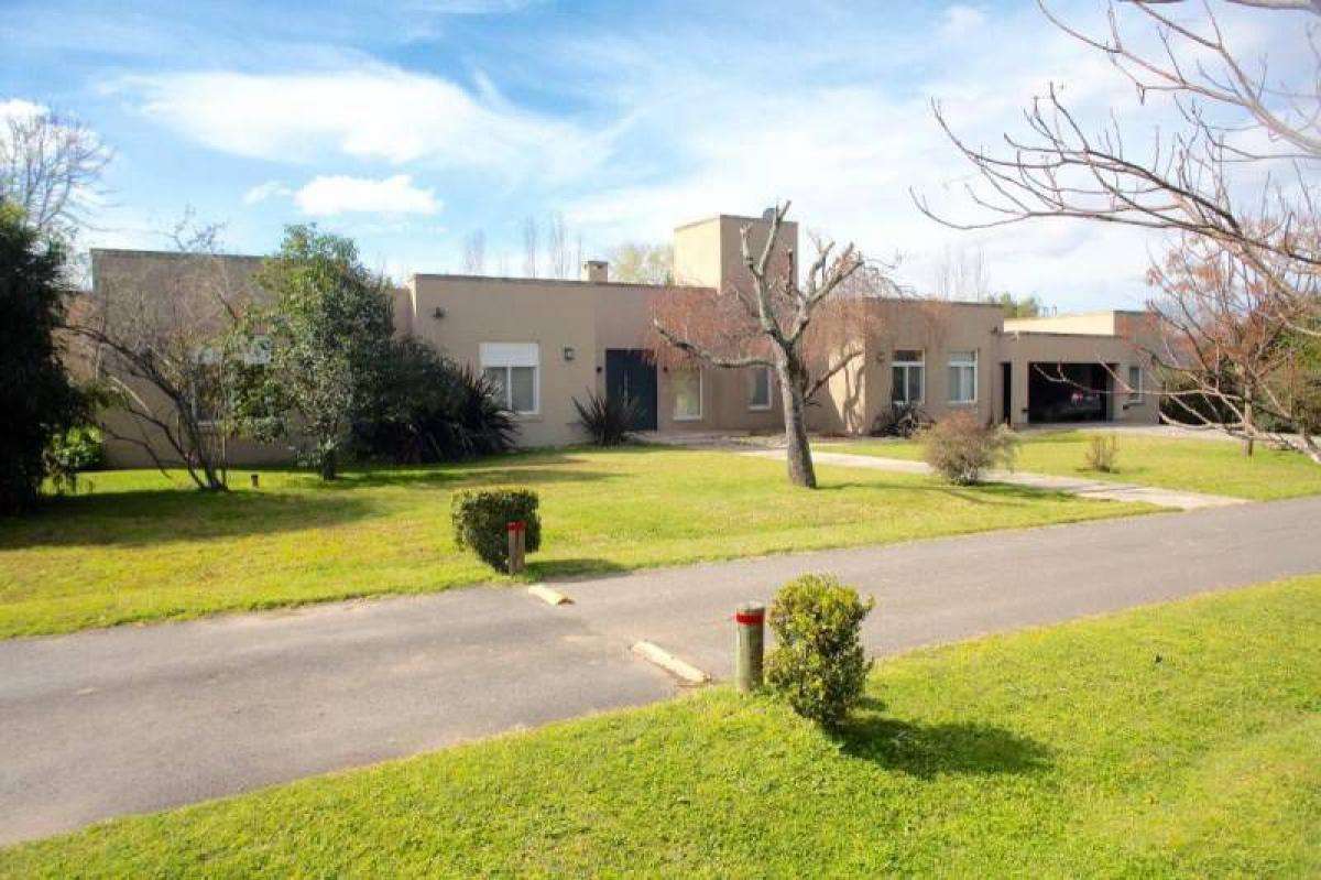 3 bedrooms House in Pilar, Argentina No. 61073