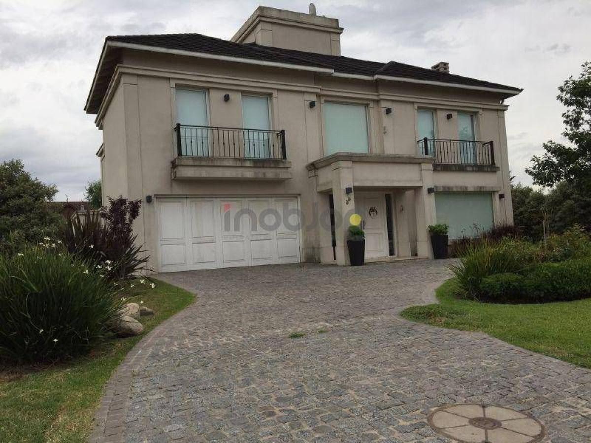 5 bedrooms House in Berazategui, Argentina No. 90547