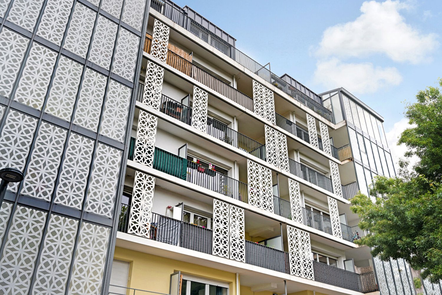 Estudio en Romainville, France No. 286595