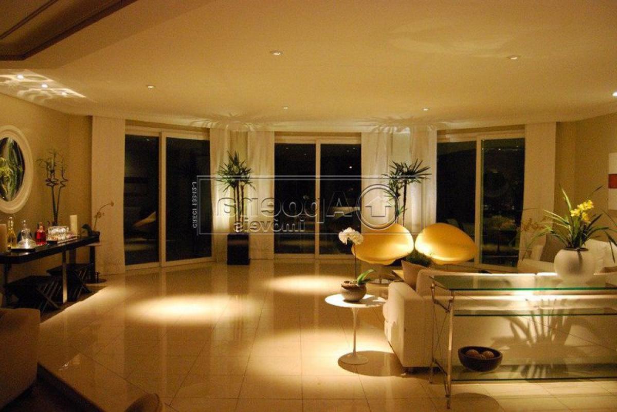 Casa de 5 dormitorios en Sao Paulo, Brazil No. 585089