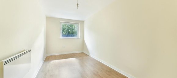 2 bedrooms Apartment in Feltham, United Kingdom No. 9854 3