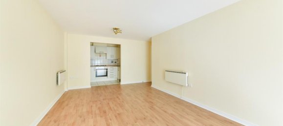 2 bedrooms Apartment in Feltham, United Kingdom No. 9854 8