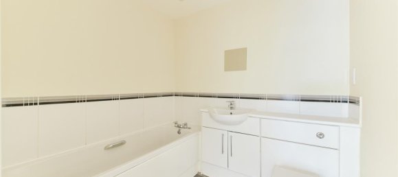 2 bedrooms Apartment in Feltham, United Kingdom No. 9854 5