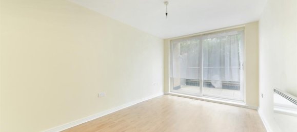 2 bedrooms Apartment in Feltham, United Kingdom No. 9854 2