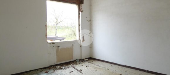 4 bedrooms House in Stradella, Italy No. 129481 12