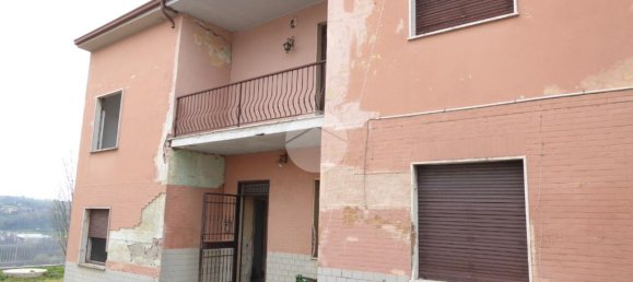 4 bedrooms House in Stradella, Italy No. 129481 16