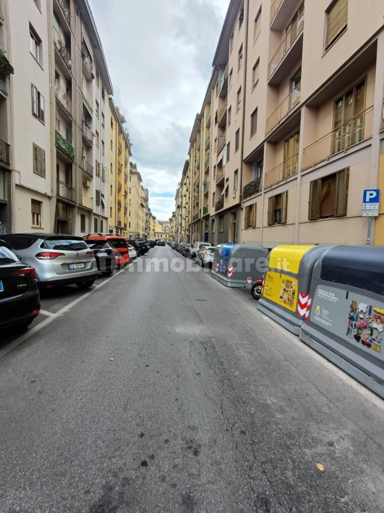 2 bedrooms Apartment in Florence, Italy No. 370805