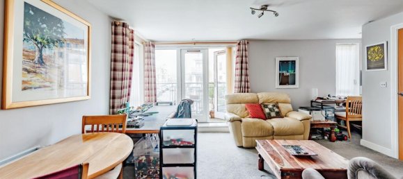 2 bedrooms Apartment in Crawley, United Kingdom No. 6288 8