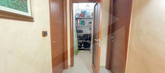 5-Zimmer Gewerbliche Immobilie in Bari, Italy, Nr. 23737 17