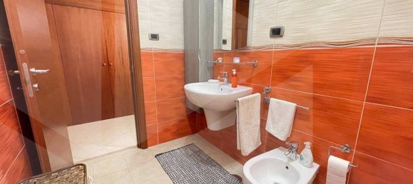 5-Zimmer Gewerbliche Immobilie in Bari, Italy, Nr. 23737 20