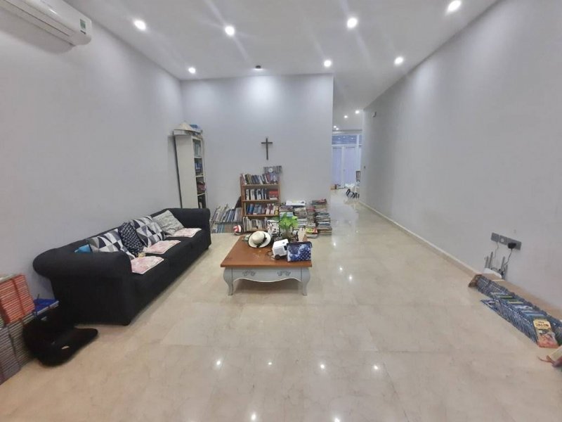 Villa de 4 dormitorios en Tay Ho, Vietnam No. 518