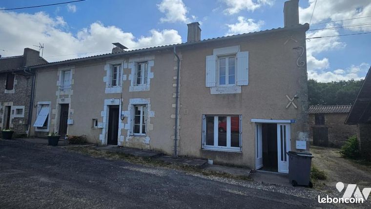 283m² Office in Vienne, France No. 315641