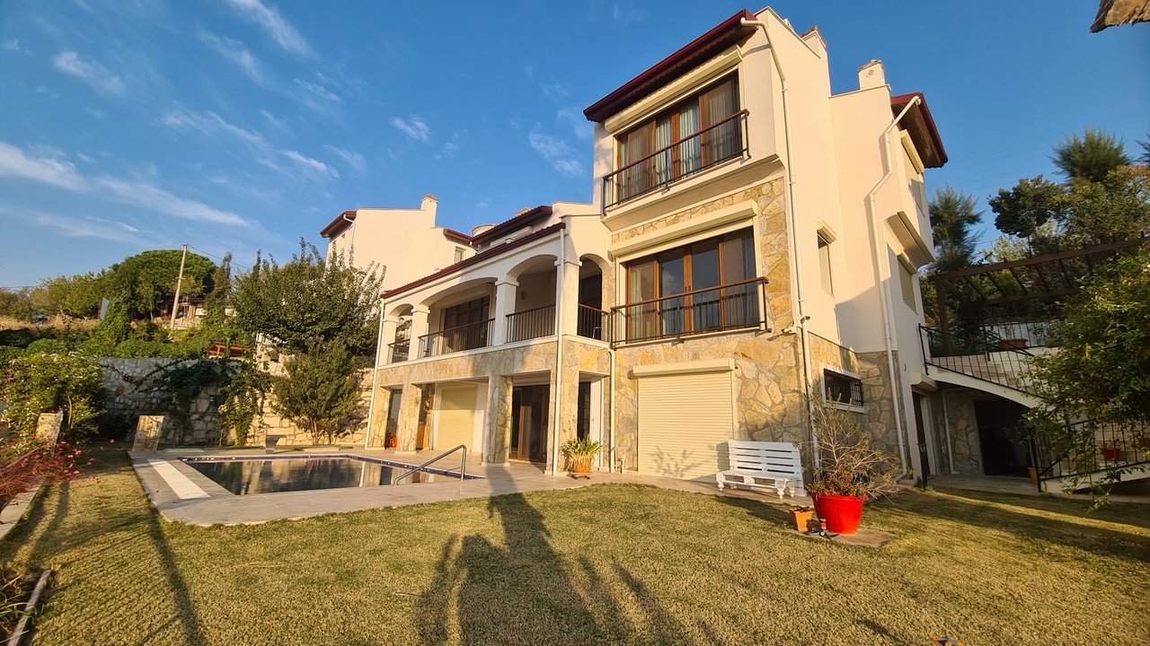 5 bedrooms Property in Kusadasi, Turkey No. 40925