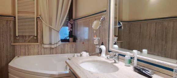 5-salle Appartement à Vibo Valentia, Italy No. 103253 17