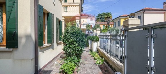 5 bedrooms Villa in Padua, Italy No. 363341 3