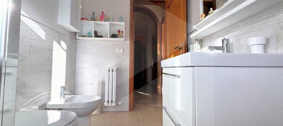 3-salle Appartement à Triggiano, Italy No. 29351 27